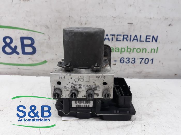 Usagé Bloc ABS Audi A4 (B8) 2.0 TDI 16V Prix € 100,00 Règlement à la marge proposé par Schaap & Bron