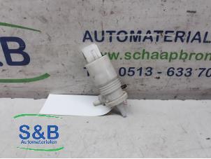 Used Windscreen washer pump BMW Mini One/Cooper (R50) 1.6 16V Cooper Price € 15,00 Margin scheme offered by Schaap & Bron