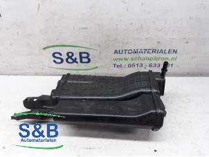 Używane Filtr weglowy Volkswagen Golf VII (AUA) 2.0 GTI 16V Performance Package Cena € 40,00 Procedura marży oferowane przez Schaap & Bron