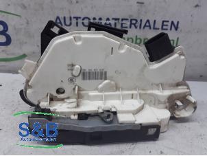 Używane Mechanizm blokady drzwi lewych przednich wersja 4-drzwiowa Seat Ibiza V (KJB) 1.0 TSI 12V Cena € 40,00 Procedura marży oferowane przez Schaap & Bron