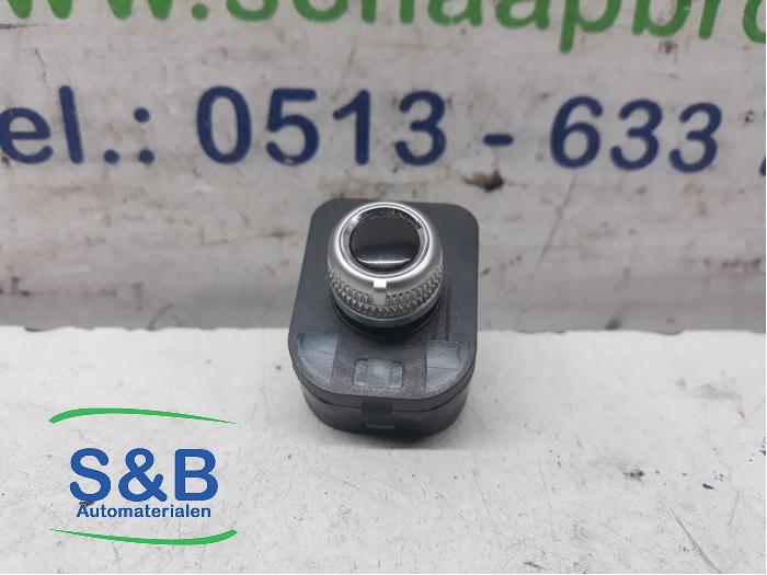 Używane Przelacznik lusterka Audi A4 (B8) 1.8 TFSI 16V Cena € 10,00 Procedura marży oferowane przez Schaap & Bron