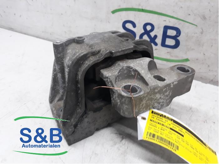 Used Engine mount Volkswagen Passat Variant (3C5) 2.0 TDI 16V 135 Price € 19,99 Margin scheme offered by Schaap & Bron