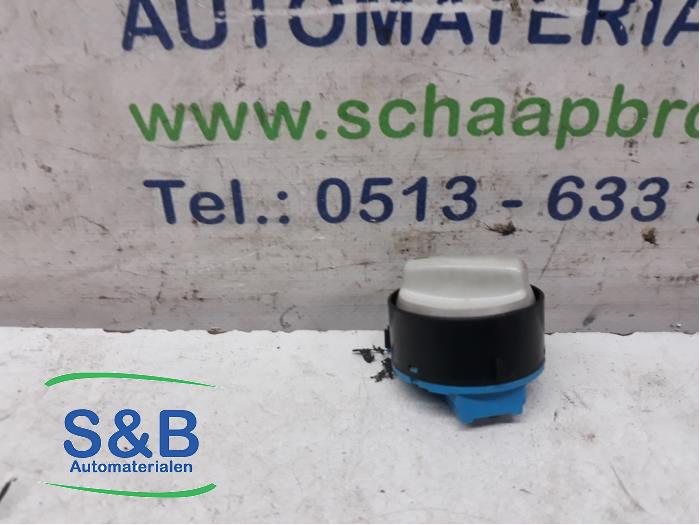 Sunroof switch from a Volkswagen Golf IV (1J1) 1.9 TDI 150 2003