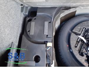 Usagé Caisson de graves Volkswagen Polo VI (AW1) 1.0 TSI 12V Prix € 99,00 Règlement à la marge proposé par Schaap & Bron