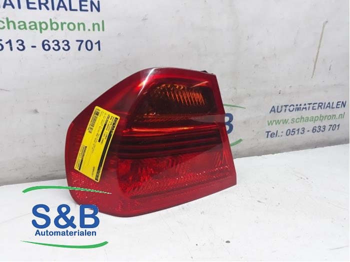 Taillight, left from a BMW 3 serie (E90) 320i 16V 2006