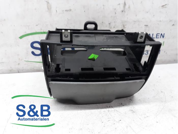 Begagnade Askkopp, fram Volkswagen Crafter 2.0 TDI Pris € 45,00 Marginaltabell erbjuds av Schaap & Bron