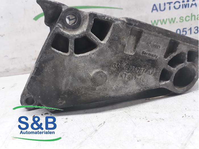 Gebrauchte Motorlager Volkswagen Transporter T5 2.0 Preis € 28,00 Margenregelung angeboten von Schaap & Bron