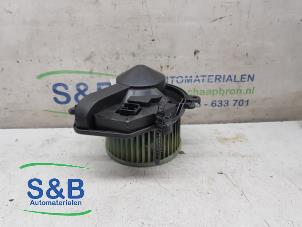 Używane Silnik wentylatora nagrzewnicy Volkswagen Passat (3B2) 1.9 TDi 90 Cena € 50,00 Procedura marży oferowane przez Schaap & Bron