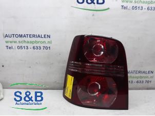 Gebrauchte Rücklicht links Volkswagen Touran (1T1/T2) 1.6 Preis € 35,00 Margenregelung angeboten von Schaap & Bron
