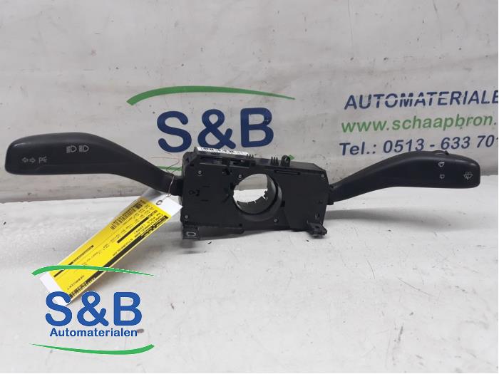 Steering column stalk from a Volkswagen Polo IV (9N1/2/3) 1.2 2009