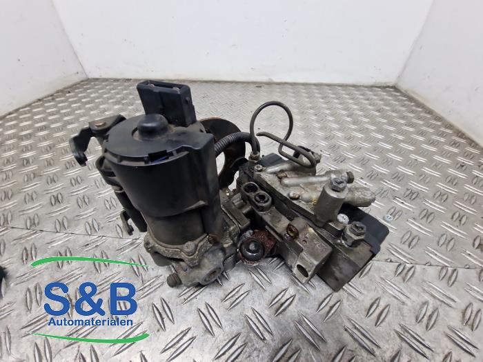 Begagnade ABS-pump Volkswagen Golf III (1H1) 2.8 VR6 Pris € 150,00 Marginaltabell erbjuds av Schaap & Bron