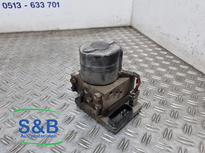 Begagnade ABS-pump Volkswagen Golf III Cabrio (1E) 1.8 Pris € 125,00 Marginaltabell erbjuds av Schaap & Bron