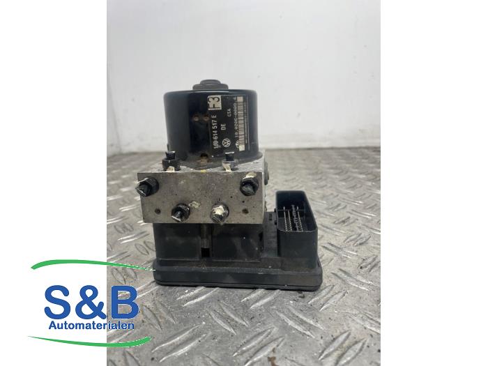 Begagnade ABS-pump Volkswagen Golf IV (1J1) 1.9 TDI 130 Pris € 49,99 Marginaltabell erbjuds av Schaap & Bron