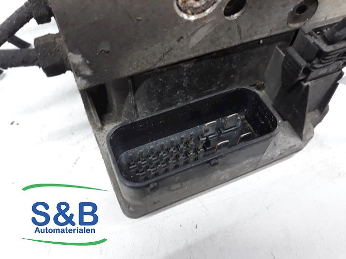 Bloc ABS d'un Volkswagen Golf IV (1J1) 1.8 20V 2000