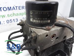 Bloc ABS d'un Volkswagen Golf IV (1J1) 1.8 20V 2000