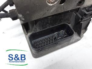 Bloc ABS d'un Volkswagen Golf IV (1J1) 1.8 20V 2000