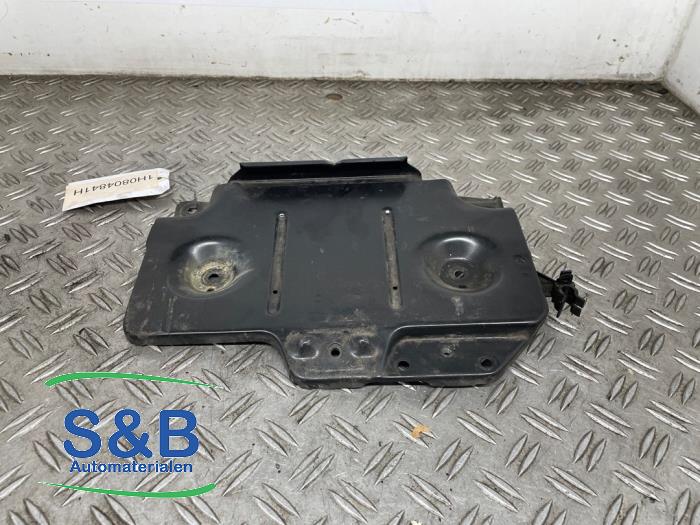 Begagnade Batterilåda Volkswagen Golf III (1H1) 1.6 i Pris € 25,00 Marginaltabell erbjuds av Schaap & Bron