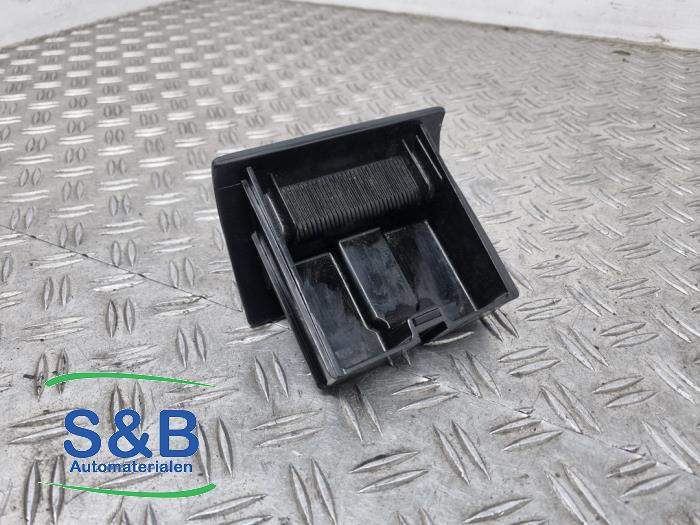 Begagnade Askkopp, bak Volkswagen Golf III (1H1) 1.6 CL Pris € 20,00 Marginaltabell erbjuds av Schaap & Bron