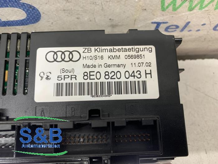 Panel climatronic z Audi A4 Avant (B6) 2.4 V6 30V 2005
