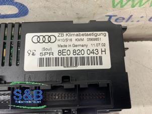 Panel climatronic z Audi A4 Avant (B6) 2.4 V6 30V 2005
