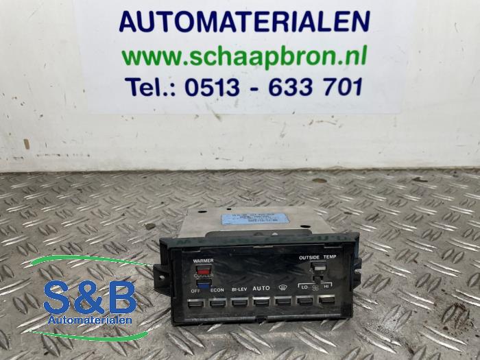 Używane Panel climatronic Audi V8 Quattro (441/442/4C2/4C8) 3.6 32V Cena € 150,00 Procedura marży oferowane przez Schaap & Bron