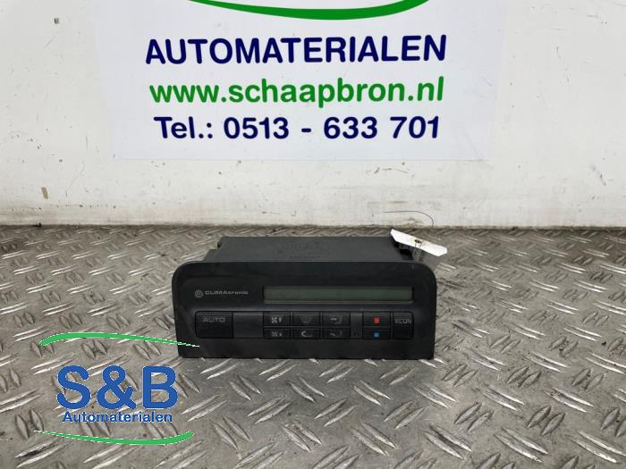 Używane Panel climatronic Volkswagen Golf III (1H1) 1.8 CL,GL Cena € 99,00 Procedura marży oferowane przez Schaap & Bron