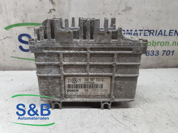 Used Engine management computer Volkswagen Golf III Cabrio Restyling (1E7) 1.8 Price € 50,00 Margin scheme offered by Schaap & Bron