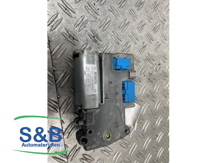 Używane Silnik szyberdachu Audi A4 (B5) 2.8 V6 30V Quattro Cena € 36,00 Procedura marży oferowane przez Schaap & Bron