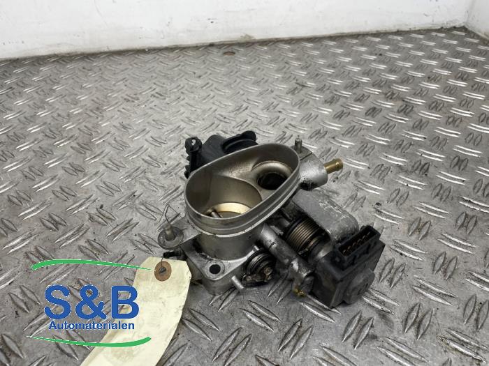 Throttle body from a Audi 100 (C4) 2.8 E 1991