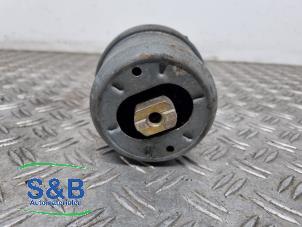 Engine mount from a Volkswagen Transporter/Caravelle T4 1.9 TD 1996
