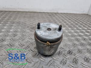 Engine mount from a Volkswagen Transporter/Caravelle T4 1.9 TD 1996