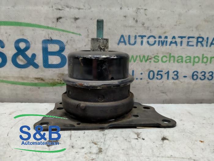 Engine mount from a Volkswagen Polo IV (9N1/2/3) 1.4 16V 2003