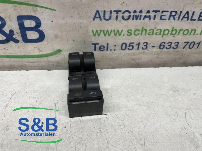 Usados Interruptor de ventanilla eléctrica Audi A6 Avant (C5) 2.5 TDI V6 24V Precio € 15,00 Norma de margen ofrecido por Schaap & Bron