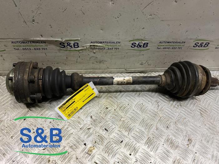 Front drive shaft, left from a Volkswagen Transporter T5 1.9 TDi 2007