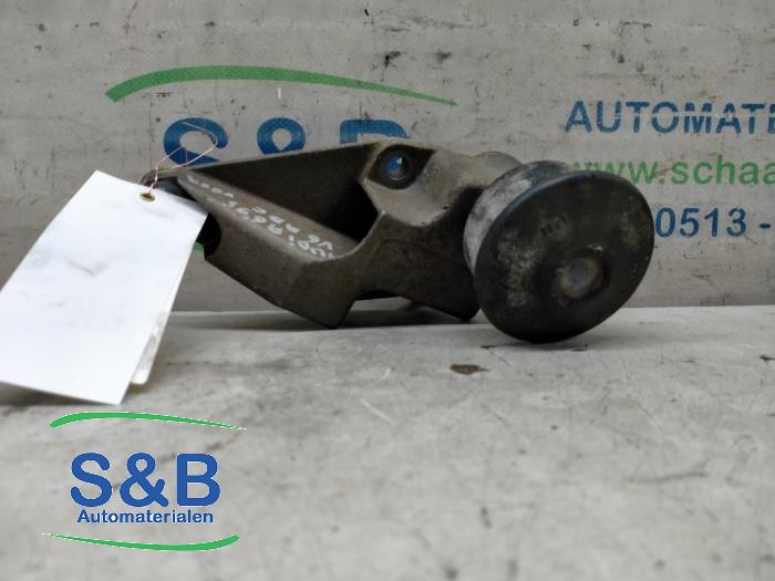 Używane Wspornik silnika Audi 100 (C4) 2.6 E Quattro Cena € 32,00 Procedura marży oferowane przez Schaap & Bron
