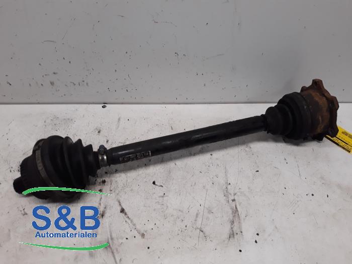 Usagé Arbre de transmission avant gauche Volkswagen Passat (3B3) 2.8 V6 30V Prix € 50,00 Règlement à la marge proposé par Schaap & Bron