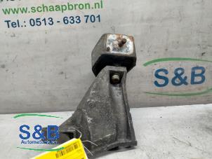 Używane Wspornik silnika Audi A6 (C4) 2.6 V6 Quattro Cena € 35,00 Procedura marży oferowane przez Schaap & Bron