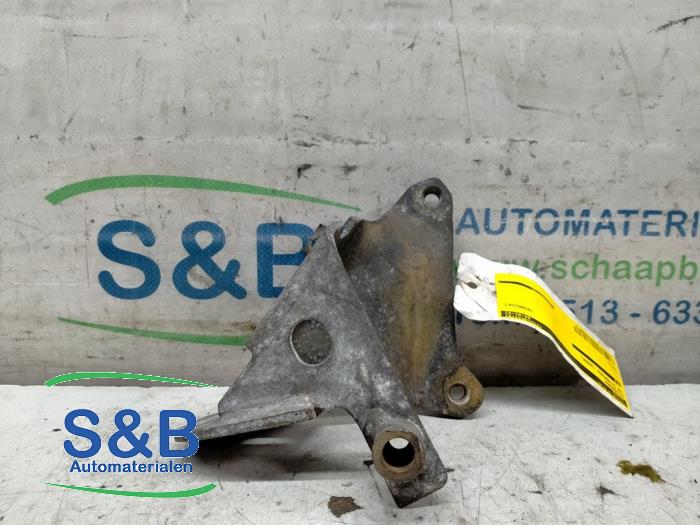 Engine mount from a Volkswagen Golf II (19E) 1.8 GTI 16V 1991