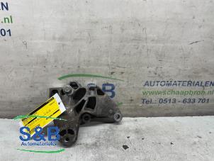 Used Gearbox mount Volkswagen Golf V (1K1) 1.9 TDI Price € 20,00 Margin scheme offered by Schaap & Bron