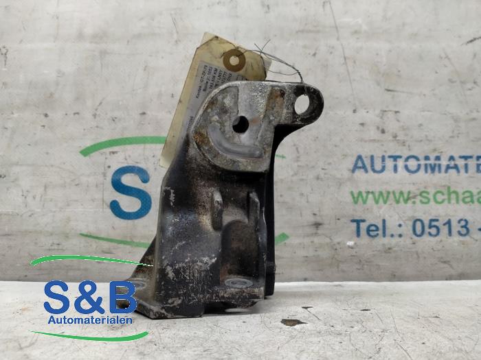 Used Engine mount Volkswagen Golf III (1H1) 1.6 CL Price € 25,00 Margin scheme offered by Schaap & Bron