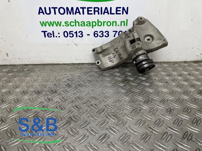 Usagé Support dynamo haut Volkswagen Lupo (6X1) 1.4 16V 100 Prix € 45,00 Règlement à la marge proposé par Schaap & Bron