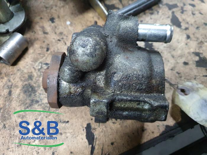 Usagé Pompe de direction Volkswagen Polo III (6N1) 1.4i 60 Prix € 25,00 Règlement à la marge proposé par Schaap & Bron