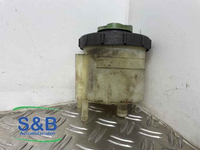Begagnade Styrservotank Volkswagen Transporter/Caravelle T4 1.9 TD Pris € 20,00 Marginaltabell erbjuds av Schaap & Bron