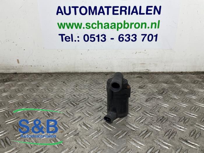 Begagnade Extra vattenpump Volkswagen Passat (3B2) 1.9 TDi 115 Pris € 25,00 Marginaltabell erbjuds av Schaap & Bron