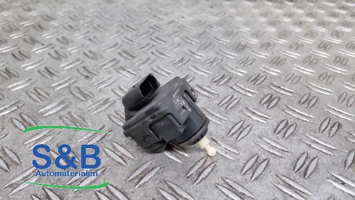 Używane Silnik reflektora Skoda Octavia Combi (1U5) 1.8 20V Turbo Cena € 24,99 Procedura marży oferowane przez Schaap & Bron