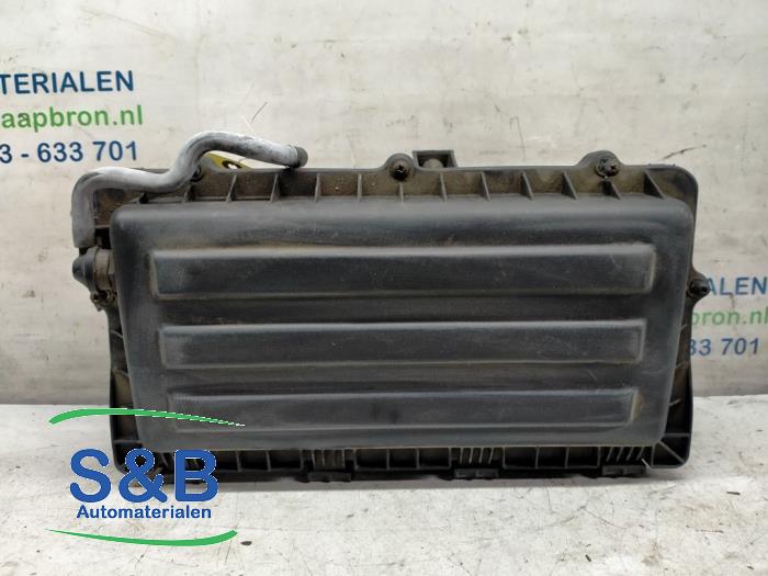 Begagnade Luftfilterhus Volkswagen Polo IV (9N1/2/3) 1.4 16V BiFuel Pris € 29,99 Marginaltabell erbjuds av Schaap & Bron