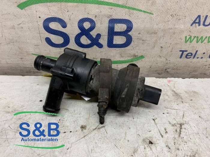 Begagnade Extra vattenpump Audi TT (8J3) 2.0 TFSI 16V Pris € 24,99 Marginaltabell erbjuds av Schaap & Bron