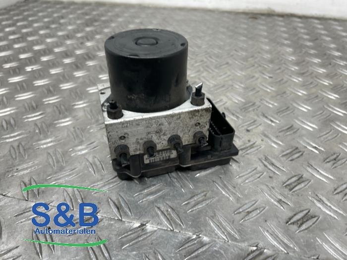 Used ABS pump Volkswagen Polo IV (9N1/2/3) 1.2 55 Price € 50,00 Margin scheme offered by Schaap & Bron
