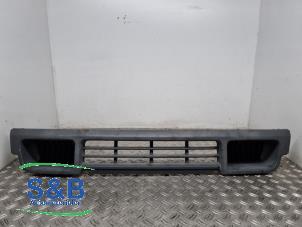 Usagé Pare-chocs grille Volkswagen Transporter T5 1.9 TDi Prix € 25,00 Règlement à la marge proposé par Schaap & Bron