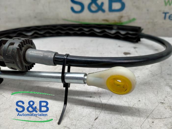 Gearbox shift cable from a Volkswagen Golf V (1K1) 1.9 TDI 2007